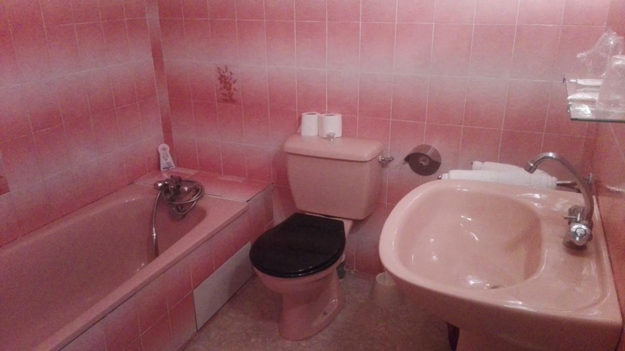 Le Barry Hotel Villefranche-d'Albigeois ภายนอก รูปภาพ